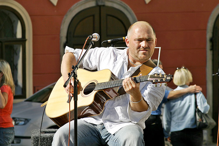 Programm auf dem Hauptplatz Náměstí Svornosti in Český Krumlov, Tag mit Handicap - Tag ohne Barrieren, 9. und 10. September 2006, Foto: © 2006 Lubor Mrázek