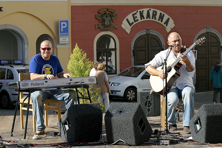 Programm auf dem Hauptplatz Náměstí Svornosti in Český Krumlov, Tag mit Handicap - Tag ohne Barrieren, 9. und 10. September 2006, Foto: © 2006 Lubor Mrázek