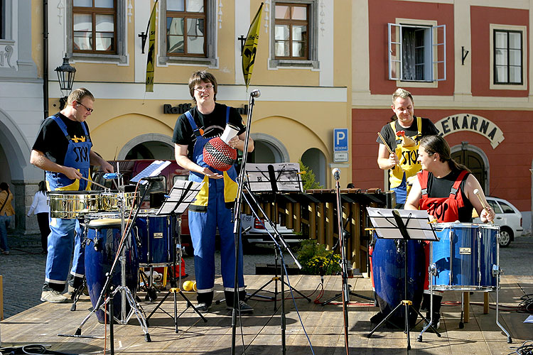 Programm auf dem Hauptplatz Náměstí Svornosti in Český Krumlov, Tag mit Handicap - Tag ohne Barrieren, 9. und 10. September 2006, Foto: © 2006 Lubor Mrázek