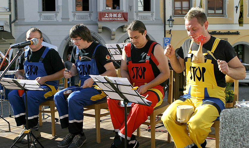 Programm auf dem Hauptplatz Náměstí Svornosti in Český Krumlov, Tag mit Handicap - Tag ohne Barrieren, 9. und 10. September 2006, Foto: © 2006 Lubor Mrázek