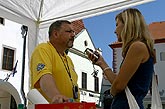 Programm auf dem Hauptplatz Náměstí Svornosti in Český Krumlov, Tag mit Handicap - Tag ohne Barrieren, 9. und 10. September 2006, Foto: © 2006 Lubor Mrázek 