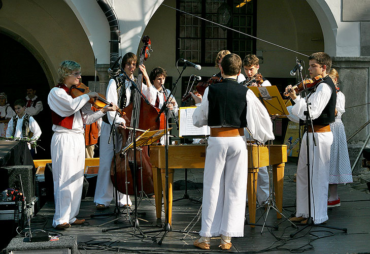 Schau der Kinderfolkloreensembles, St.-Wenzels-Fest in Český Krumlov, 28.9. - 1.10.2006, Foto: © Lubor Mrázek