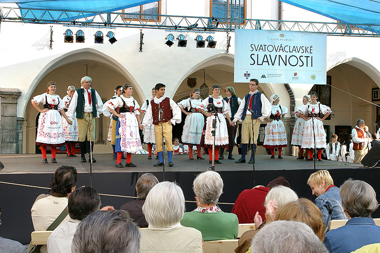 Schau der Kinderfolkloreensembles, St.-Wenzels-Fest in Český Krumlov, 28.9. - 1.10.2006, Foto: © Lubor Mrázek