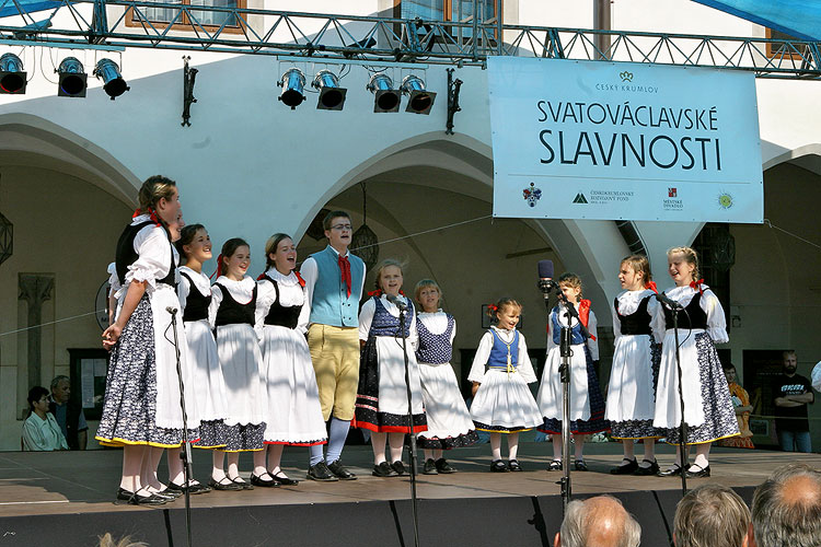 Schau der Kinderfolkloreensembles, St.-Wenzels-Fest in Český Krumlov, 28.9. - 1.10.2006, Foto: © Lubor Mrázek