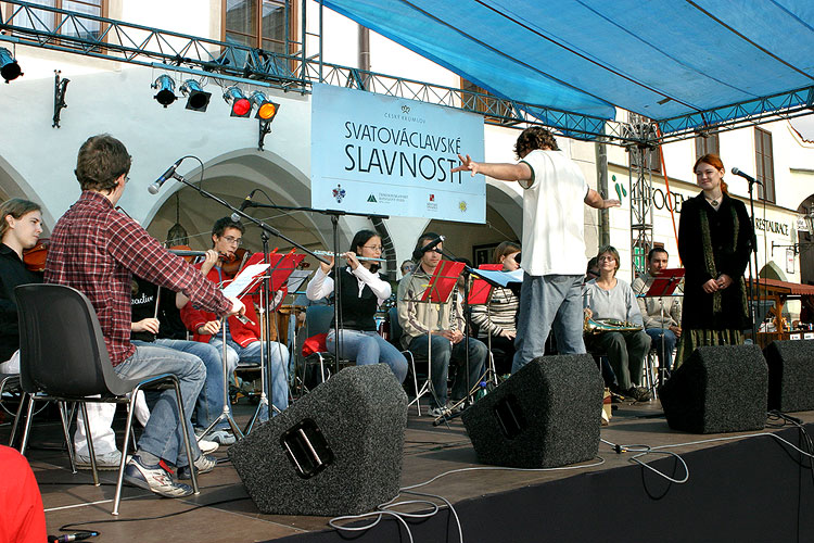 Kokosy Kolín - Sinfonieorchester junger Musiker unter dem Taktstock Jiří Nováks spielt Filmmelodien, St.-Wenzels-Fest in Český Krumlov, 28.9. - 1.10.2006, Foto: © Lubor Mrázek