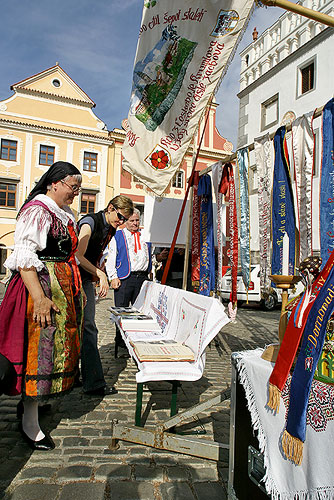 Svatováclavský trh na Náměstí Svornosti, Svatováclavské slavnosti v Českém Krumlově, 28.9. - 1.10.2006, foto: © Lubor Mrázek