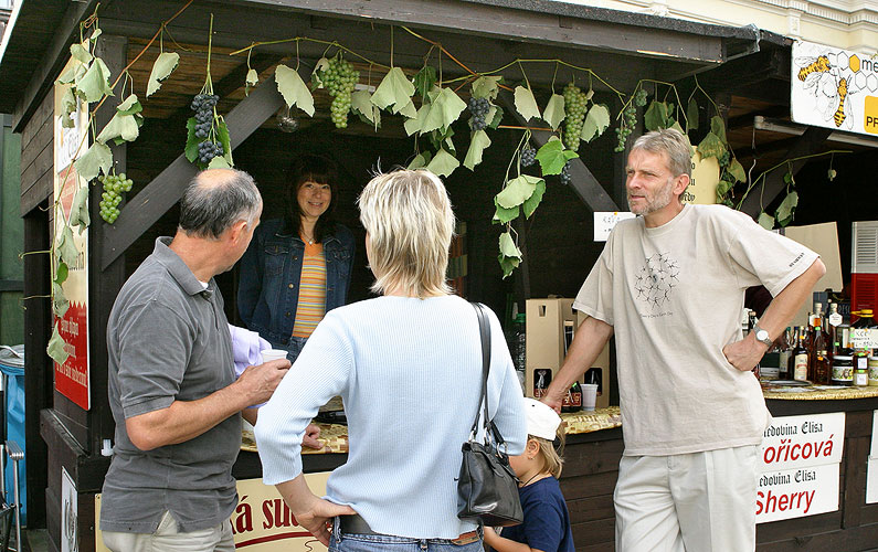 Svatováclavský trh na Náměstí Svornosti, Svatováclavské slavnosti v Českém Krumlově, 28.9. - 1.10.2006, foto: © Lubor Mrázek