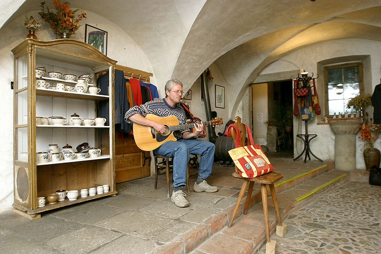 R.galerie, Dlouhá-Gasse, St.-Wenzels-Nacht der geöffneten Museen und Galerien, St.-Wenzels-Fest in Český Krumlov, 28.9. - 1.10.2006, Foto: © Lubor Mrázek