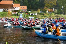 Krumlovský vodácký maraton, hromadný start v Rožmberku nad Vltavou, zdroj: Sportovní Klub KVM Český Krumlov 