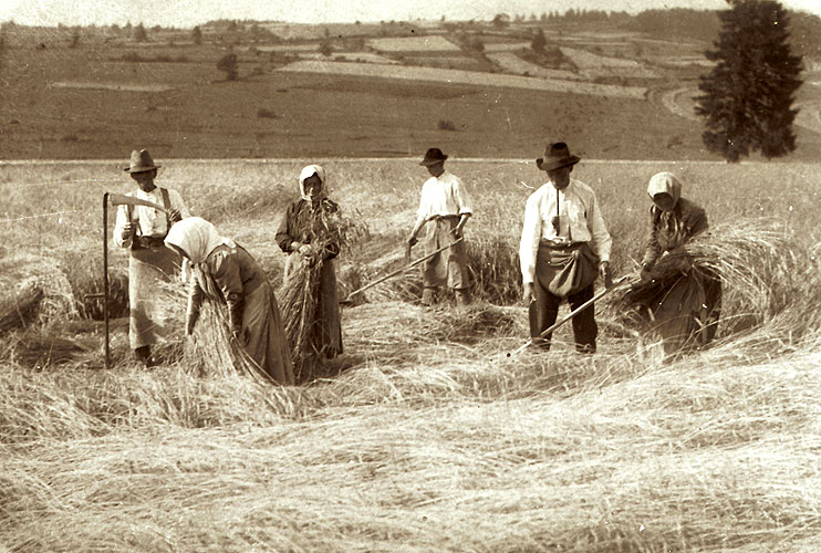 Glöckelberg (Zvonková) – Austellung am Ort der Geschichte, ehemailge Einwohner, Reprofoto: Othmar Hanke