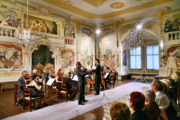 Streichorchester Český Krumlov, Jan Adamus - Oboe, Martin Peschík - Dirigent, Maskensaal des Schlosses Český Krumlov, 28.6.2007, Festival der Kammermusik Český Krumlov, Foto: © 2007 Lubor Mrázek