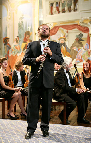 Smyčcový orchestr Český Krumlov, Jan Adamus - hoboj, Martin Peschík - dirigent, Maškarní sál zámku Český Krumlov, 28.6.2007, Festival komorní hudby Český Krumlov, foto: © 2007 Lubor Mrázek