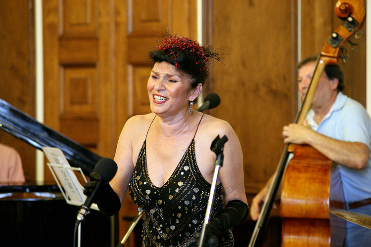 Gondolán band, Antonín, Věra und Filip Gondolánovi - Gesang, Jesuitensaal des Hotels Růže, Český Krumlov, 3.7.2007, Festival der Kammermusik Český Krumlov, Foto: © 2007 Lubor Mrázek