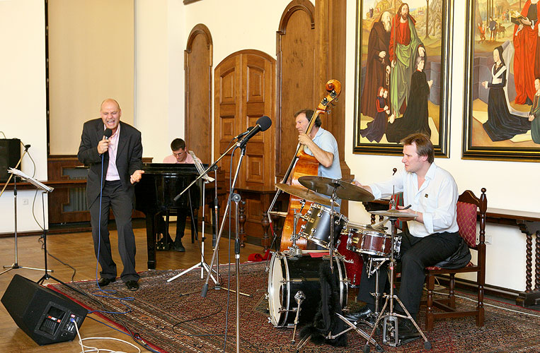 Gondolán band, Antonín, Věra and Filip Gondolánovi - sing, Jesuit Hall of the Růže Hotel, Český Krumlov, 3.7.2007, Festival of Chamber Music Český Krumlov, photo: © 2007 Lubor Mrázek