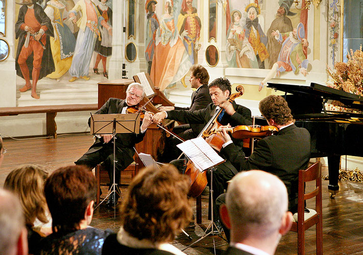 Josef Suk and his friends, Josef Suk - violin, Miroslav Ambrož - violin, Karel Untermüller - Viola, Jiří Bárta - violoncello, Jan Simon - piano, Masquerade hall of chateau Český Krumlov, 5.7.2007, Festival of Chamber Music Český Krumlov, photo: © 2007 Lubor Mrázek