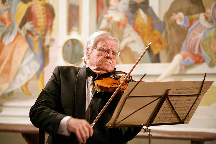 Josef Suk und seine Freunde, Josef Suk - Violine, Miroslav Ambrož - Violine, Karel Untermüller - Viola, Jiří Bárta - Violoncello, Jan Simon - Klavier, Maskensaal des Schlosses Český Krumlov, 5.7.2007, Festival der Kammermusik Český Krumlov, Foto: © 2007 Lubor Mrázek