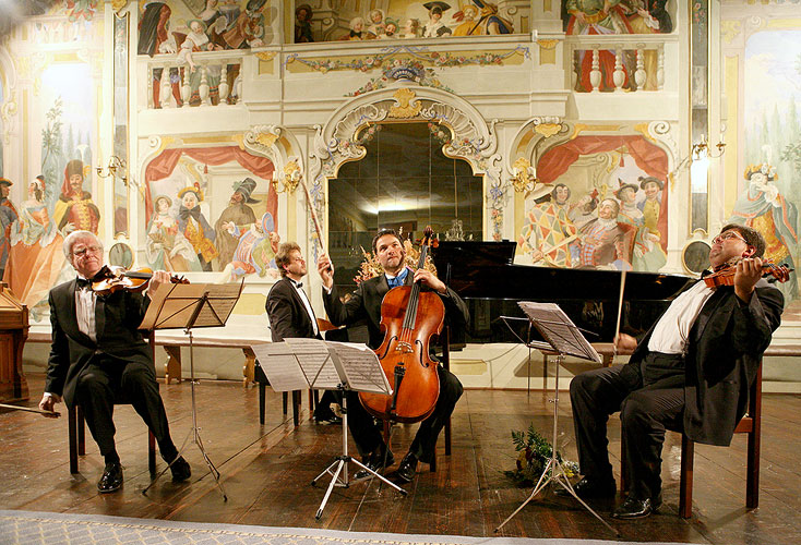 Josef Suk and his friends, Josef Suk - violin, Miroslav Ambrož - violin, Karel Untermüller - Viola, Jiří Bárta - violoncello, Jan Simon - piano, Masquerade hall of chateau Český Krumlov, 5.7.2007, Festival of Chamber Music Český Krumlov, photo: © 2007 Lubor Mrázek