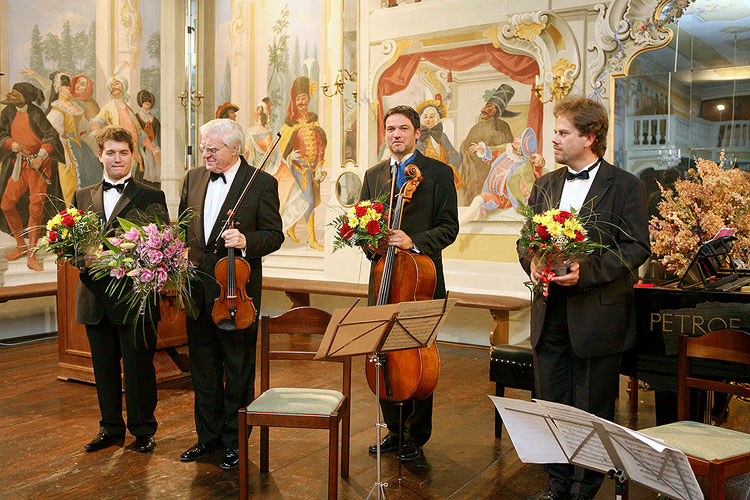 Josef Suk and his friends, Josef Suk - violin, Miroslav Ambrož - violin, Karel Untermüller - Viola, Jiří Bárta - violoncello, Jan Simon - piano, Masquerade hall of chateau Český Krumlov, 5.7.2007, Festival of Chamber Music Český Krumlov, photo: © 2007 Lubor Mrázek