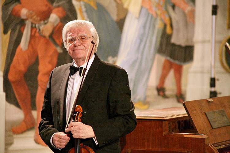 Josef Suk and his friends, Josef Suk - violin, Miroslav Ambrož - violin, Karel Untermüller - Viola, Jiří Bárta - violoncello, Jan Simon - piano, Masquerade hall of chateau Český Krumlov, 5.7.2007, Festival of Chamber Music Český Krumlov, photo: © 2007 Lubor Mrázek