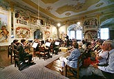 Jihočeská komorní filharmonie, Jan Páleníček - violoncello, Stanislav Vavřínek - dirigent, Maškarní sál zámku Český Krumlov, 7.7.2007, Festival komorní hudby Český Krumlov, foto: © 2007 Lubor Mrázek 