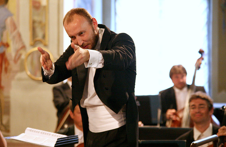 Southbohemian Chamber Philharmony, Jan Páleníček - violoncello, Stanislav Vavřínek - conductor, Masquerade hall of chateau Český Krumlov, 7.7.2007, Festival of Chamber Music Český Krumlov, photo: © 2007 Lubor Mrázek