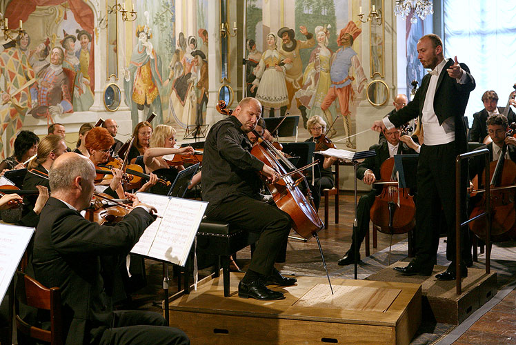 Jihočeská komorní filharmonie, Jan Páleníček - violoncello, Stanislav Vavřínek - dirigent, Maškarní sál zámku Český Krumlov, 7.7.2007, Festival komorní hudby Český Krumlov, foto: © 2007 Lubor Mrázek