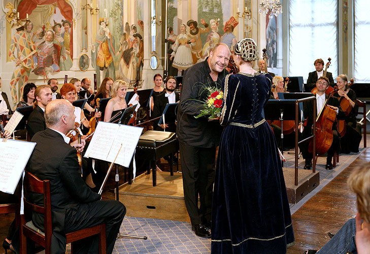 Jihočeská komorní filharmonie, Jan Páleníček - violoncello, Stanislav Vavřínek - dirigent, Maškarní sál zámku Český Krumlov, 7.7.2007, Festival komorní hudby Český Krumlov, foto: © 2007 Lubor Mrázek