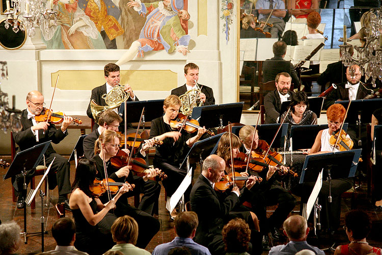 Jihočeská komorní filharmonie, Jan Páleníček - violoncello, Stanislav Vavřínek - dirigent, Maškarní sál zámku Český Krumlov, 7.7.2007, Festival komorní hudby Český Krumlov, foto: © 2007 Lubor Mrázek