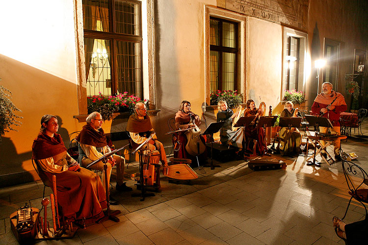 A song is desire - Nocturne, Chairé Příbram, Terrace of Hotel Růže, 7.7.2007, Festival of Chamber Music Český Krumlov, photo: © 2007 Lubor Mrázek