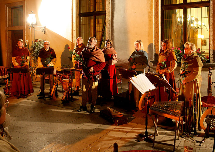 Píseň je touha (Das Lied ist Sehnsucht) - Nokturne, Chairé Příbram, Terrasse des Hotels Růže, 7.7.2007, Festival der Kammermusik Český Krumlov, Foto: © 2007 Lubor Mrázek