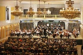 Pavel Šporcl, Joo Young Oh (South Korea) – violin,Czech Radio Symphony Orchestra, Conductor: Amos Talmon (Israel), Castle Riding Hall, 21.7.2007, International Music Festival Český Krumlov, source: © Auviex s.r.o., photo: Libor Sváček 