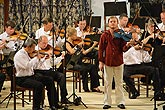 Pavel Šporcl, Joo Young Oh (South Korea) – violin,Czech Radio Symphony Orchestra, Conductor: Amos Talmon (Israel), Castle Riding Hall, 21.7.2007, International Music Festival Český Krumlov, source: © Auviex s.r.o., photo: Libor Sváček 