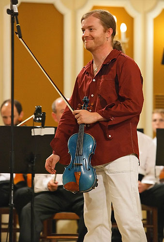 Pavel Šporcl, Joo Young Oh (South Korea) – violin,Czech Radio Symphony Orchestra, Conductor: Amos Talmon (Israel), Castle Riding Hall, 21.7.2007, International Music Festival Český Krumlov, source: © Auviex s.r.o., photo: Libor Sváček