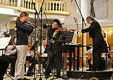 Pavel Šporcl, Joo Young Oh (South Korea) – violin,Czech Radio Symphony Orchestra, Conductor: Amos Talmon (Israel), Castle Riding Hall, 21.7.2007, International Music Festival Český Krumlov, source: © Auviex s.r.o., photo: Libor Sváček 