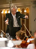 Pavel Šporcl, Joo Young Oh (South Korea) – violin,Czech Radio Symphony Orchestra, Conductor: Amos Talmon (Israel), Castle Riding Hall, 21.7.2007, International Music Festival Český Krumlov, source: © Auviex s.r.o., photo: Libor Sváček 