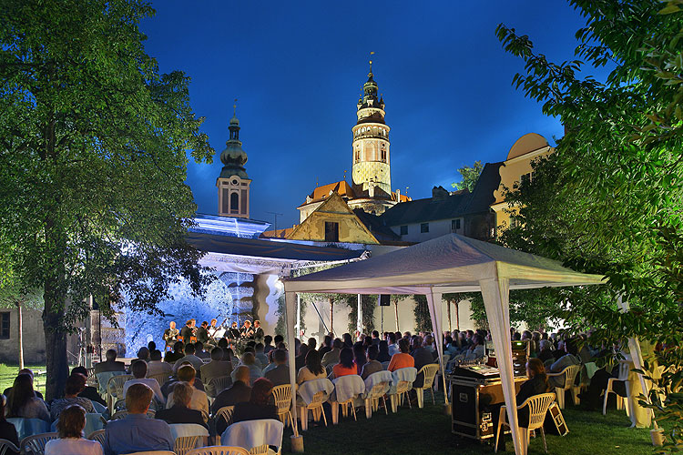 Harmonia Mozartiana Pragensis, Kooperativa - garden, 27.7.2007, International Music Festival Český Krumlov, source: © Auviex s.r.o., photo: Libor Sváček