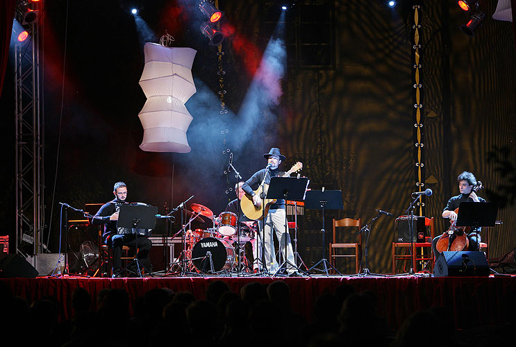 Franzősischer Abend - Musik und Spezialitäten des „süßen“ Frankreichs, Brauereigarten, 28.7.2007, Internationales Musikfestival Český Krumlov, Bildsquelle: © Auviex s.r.o., Foto: Libor Sváček