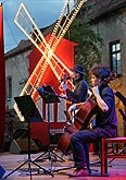 Franzősischer Abend - Musik und Spezialitäten des „süßen“ Frankreichs, Brauereigarten, 28.7.2007, Internationales Musikfestival Český Krumlov, Bildsquelle: © Auviex s.r.o., Foto: Libor Sváček 