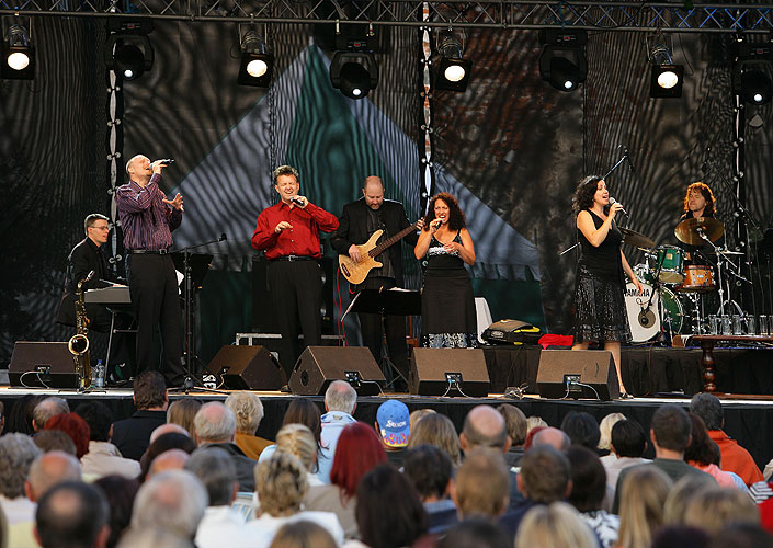 New York Voices (USA), Brewery Garden, 4.8.2007, International Music Festival Český Krumlov, source: © Auviex s.r.o., photo: Libor Sváček