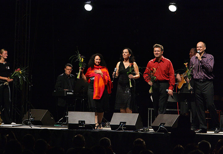 New York Voices (USA), Brewery Garden, 4.8.2007, International Music Festival Český Krumlov, source: © Auviex s.r.o., photo: Libor Sváček