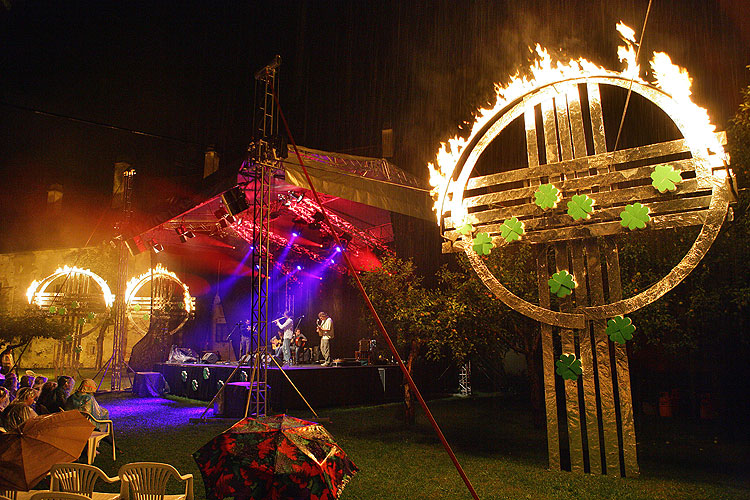 Irish night, Brewery Garden, 11.8.2007, International Music Festival Český Krumlov, source: Auviex s.r.o., photo: Libor Sváček