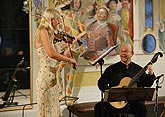 Gabriela Demeterová (housle), Pavel Steidl (kytara), Maškarní sál, 8.8.2007, Mezinárodní hudební festival Český Krumlov, zdroj: Auviex s.r.o., foto: Libor Sváček 