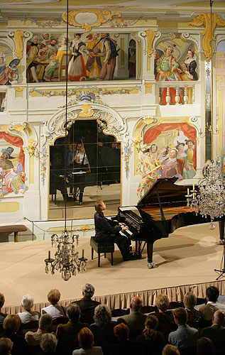 Roberto Prosseda (Italy) - piano, Masquerade hall, 16.8.2007, International Music Festival Český Krumlov, source: Auviex s.r.o., photo: Libor Sváček