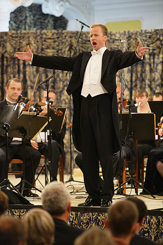 Váslav Hudeček (violin), Petr Schöne (baritone), Prague Chamber Orchestra, Winter Riding School, 17.8.2007, International Music Festival Český Krumlov, source: Auviex s.r.o., photo: Libor Sváček