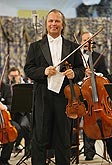 Váslav Hudeček (housle), Petr Schöne (baryton), Pražský komorní orchestr, Zámecká jízdárna, 17.8.2007, Mezinárodní hudební festival Český Krumlov, zdroj: Auviex s.r.o., foto: Libor Sváček 