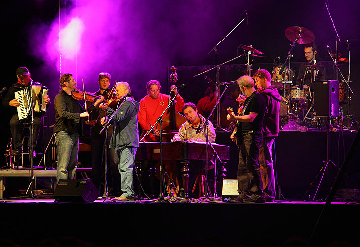 Čechomor, Pivovarská zahrada, 18.8.2007, Mezinárodní hudební festival Český Krumlov, zdroj: Auviex s.r.o., foto: Libor Sváček