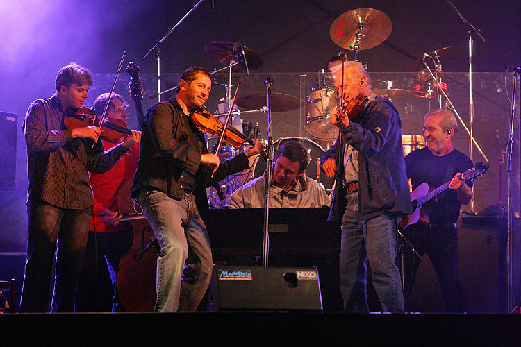 Čechomor, Pivovarská zahrada, 18.8.2007, Mezinárodní hudební festival Český Krumlov, zdroj: Auviex s.r.o., foto: Libor Sváček