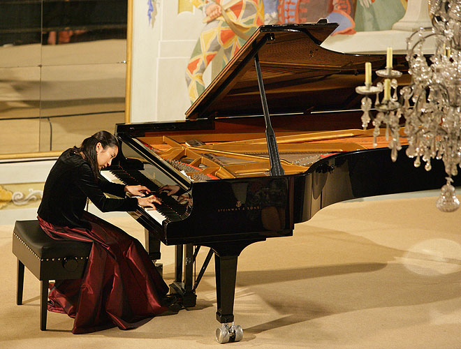 Piano Recital - Tomomi Okumura (Japan), Masquerade hall, 23.8.2007, International Music Festival Český Krumlov, source: Auviex s.r.o., photo: Libor Sváček