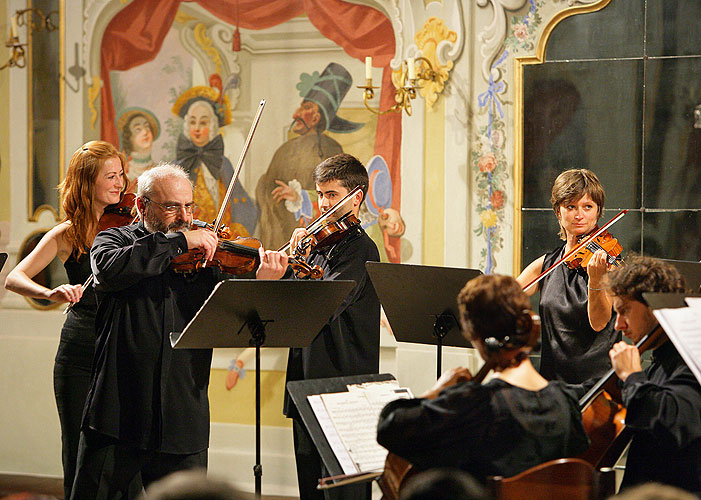 Slovenský komorní orchestr, Maškarní sál, 24.8.2007, Mezinárodní hudební festival Český Krumlov, zdroj: Auviex s.r.o., foto: Libor Sváček