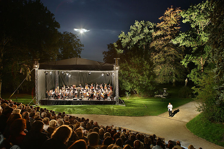 Jeanine Thames - Sopran (US), Annamaria Popescu - Mezzosopran (Kanada), Allan Glassman - Tenor (USA), Symphonieorchester des Tschechischen Rundfunks, Dirigent: Gottfried Rabl (Ősterreich), Drehbare Zuschauertribüne, 25.8.2007, Internationales Musikfestival Český Krumlov, Bildsquelle: Auviex s.r.o., Foto: Libor Sváček